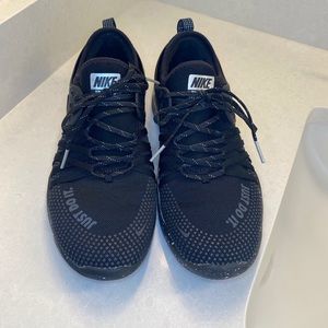 Nike training sneaker, black, Sz 8.5
